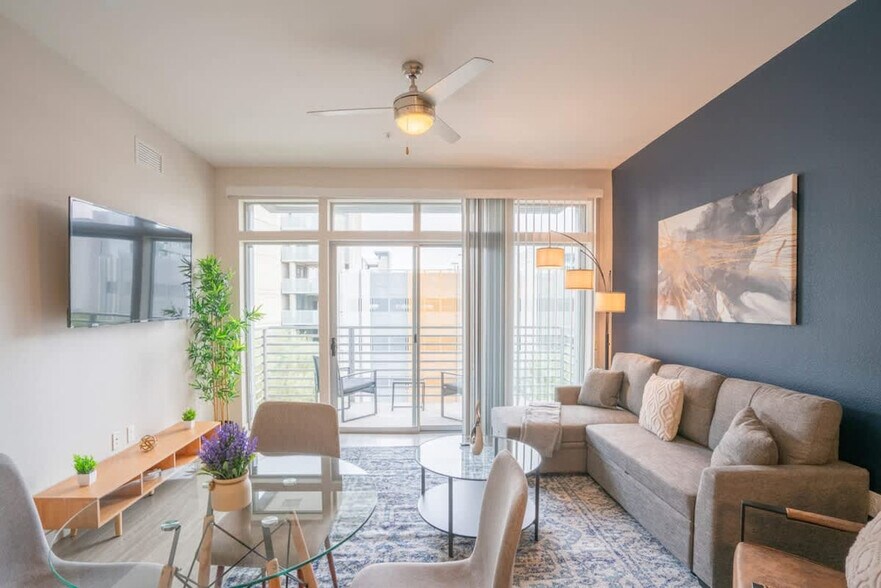 Primary Photo - 295 E Roosevelt St