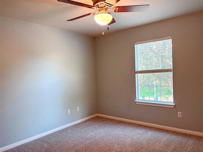 Building Photo - 4116 Meadow Bluff Way