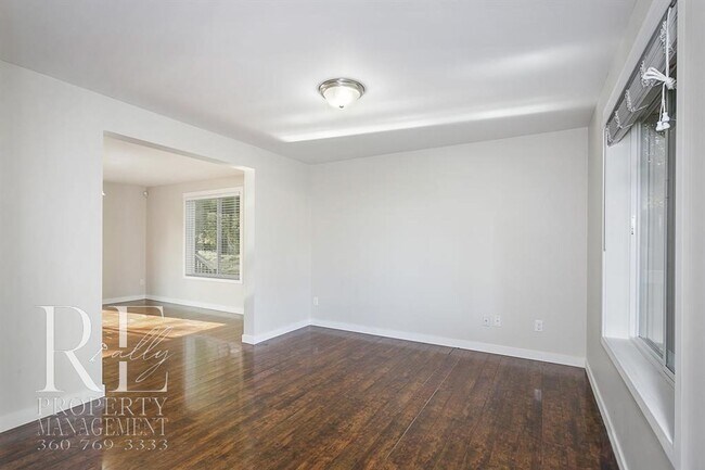 Building Photo - Bright View Home in the Heart of Silverdale on a Quiet Dead-End Road