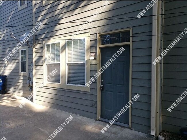 Primary Photo - Spacious Remodeled 2 Bed/2 Bath in Lawrenc...
