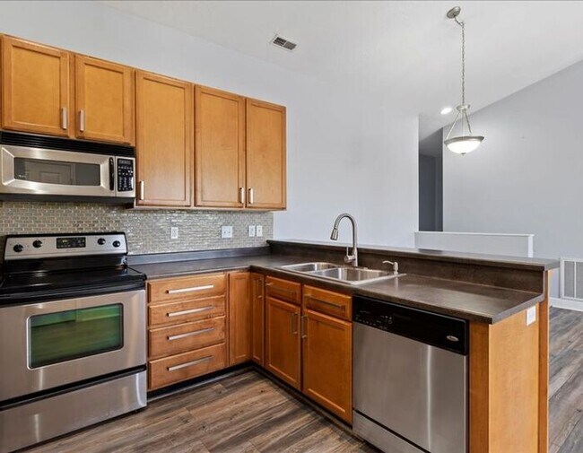 Building Photo - North Salt Lake Like New 2 bad, 2 bath 2 car garage