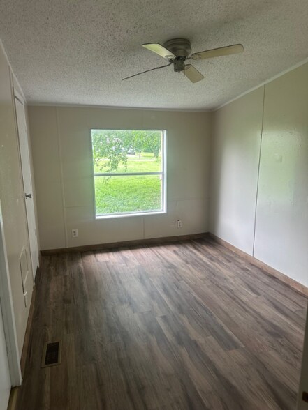 Building Photo - 175 Crescent Creek Ln