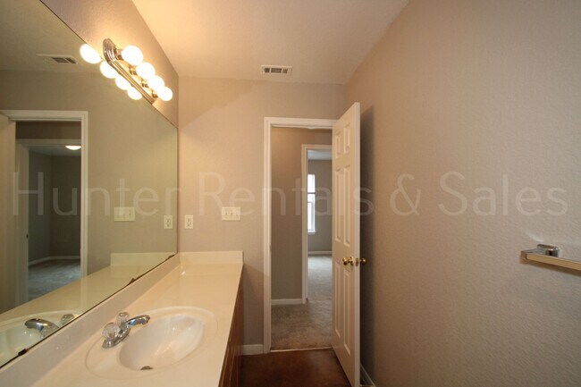 Building Photo - Cove Duplex