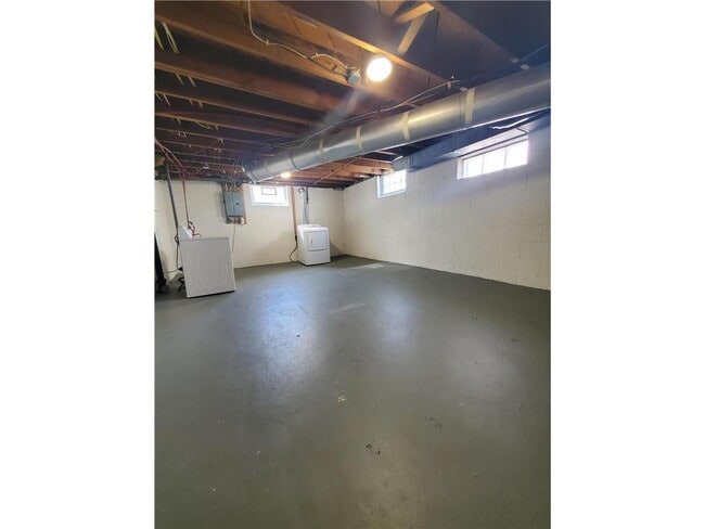 Building Photo - 1408 Lake St NE