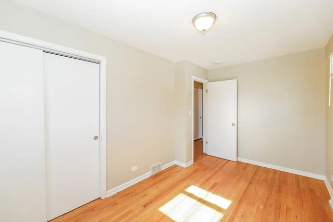 Building Photo - 521 N Douglas Ave