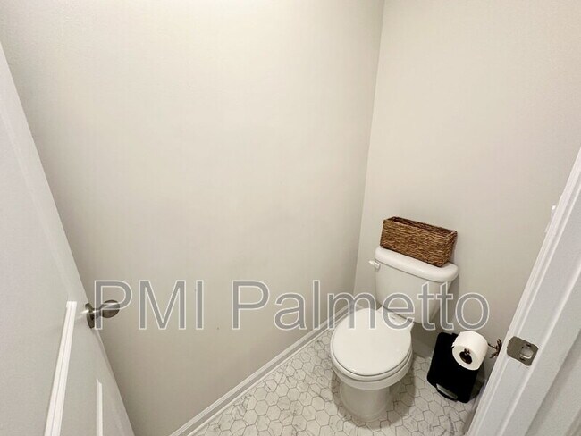 Building Photo - 412 Delahays Rd