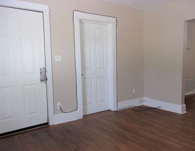 Building Photo - 2 BED 1 BATH HOME WESTLAWN PARK ADDITION O...