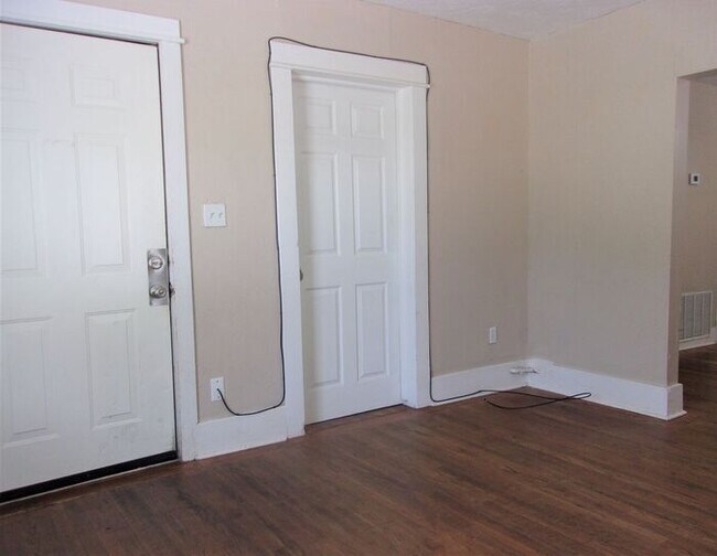 Building Photo - 2 BED 1 BATH HOME WESTLAWN PARK ADDITION OF NW OKC