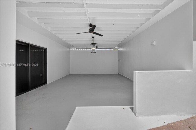 Building Photo - 1011 NW 30th Ct