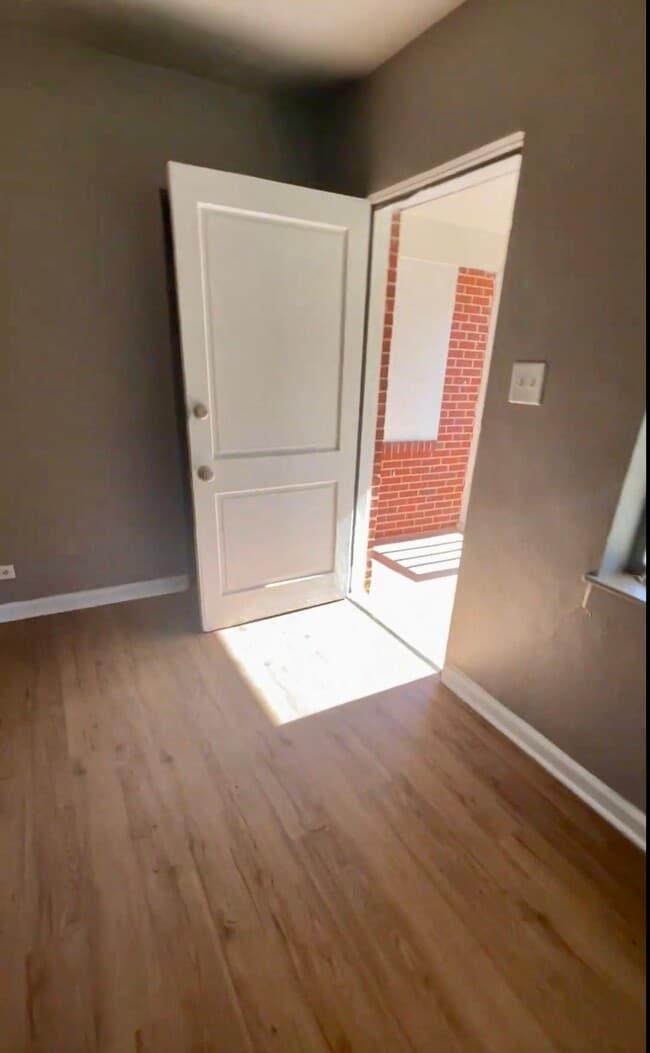 Building Photo - 2010 Royal St