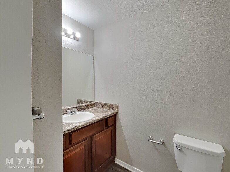 Building Photo - 9160 Pleasant Valley Dr