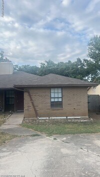 Building Photo - 714 Woodland Ct
