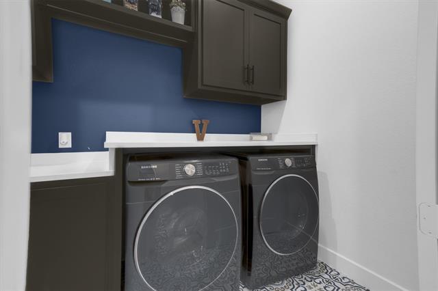 Building Photo - 2208 Miranda Ln