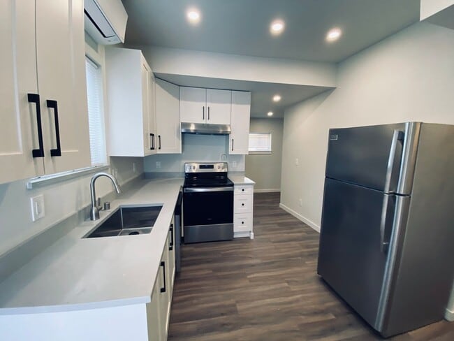 Building Photo - Newly Renovated Everett Apartment