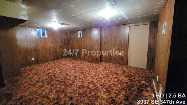 Building Photo - Not-So-Boring Living - 3BD Home with a View of Mt. Hood