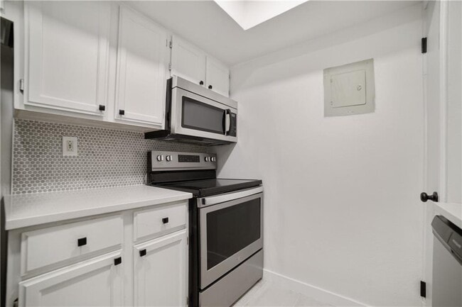 Building Photo - 2600 Penny Ln
