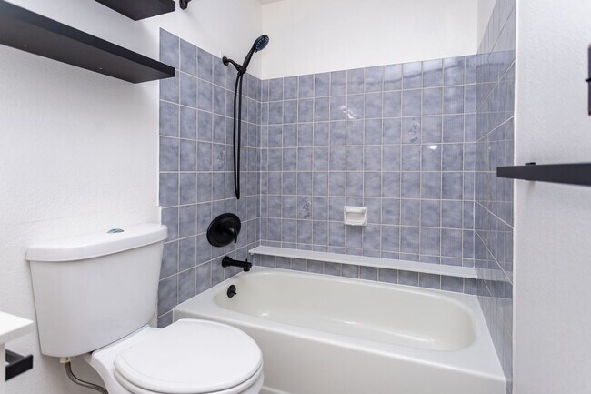 Building Photo - Cozy 2 bedroom, 1 bathroom retreat in a Gated Community!