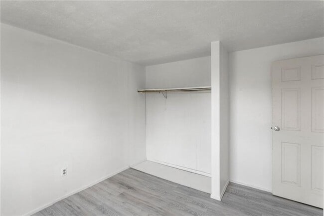 Building Photo - 310 Enright Ct