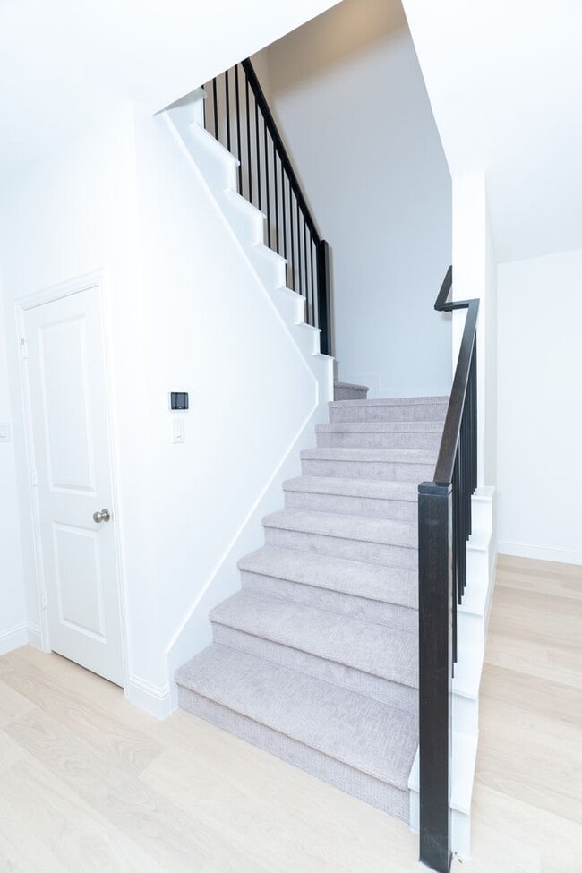 Building Photo - 9508 Espalier St