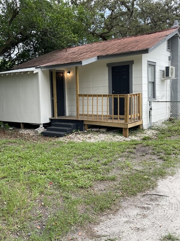 Building Photo - 10005 N Arden Ave