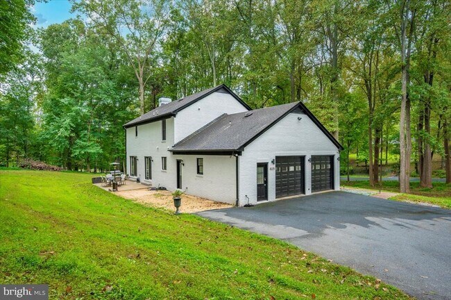 Building Photo - 8225 Hawkins Creamery Rd