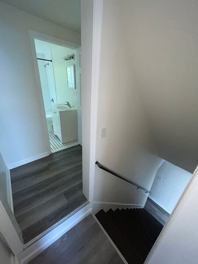 Building Photo - 3-Bedroom Home with Modern Finishes & Spacious Backyard