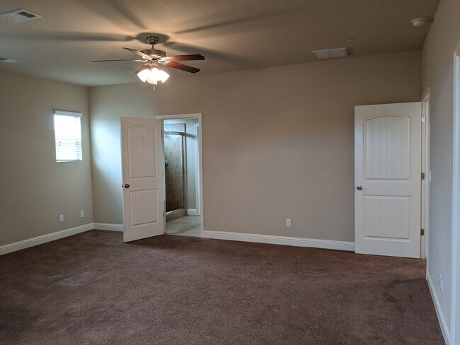 Building Photo - Newer construction home with open floor plan and nice upgrades. Clovis unified schools.
