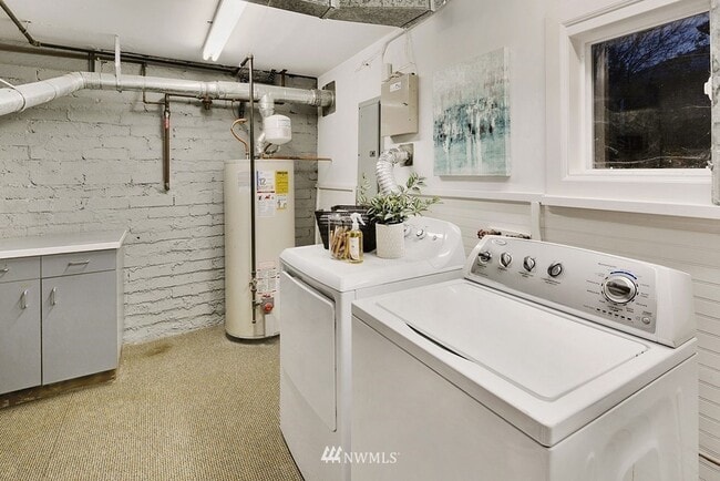 Building Photo - Charming 4BR 2BA Craftsman in Laurelhurst ...