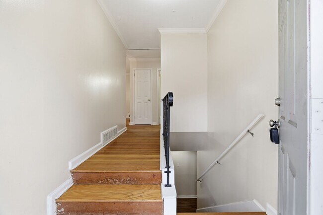 Building Photo - Renovated Home in the Heart of Brookhaven