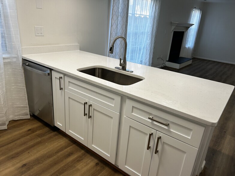 new grant countertop - 2304 Cretan Ct