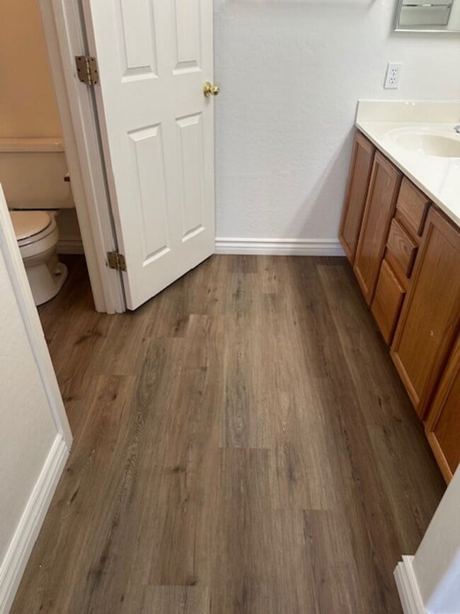 Building Photo - $1,550 2-3 Bedroom For Lease With Community Heated Pool & Spa in 85207!