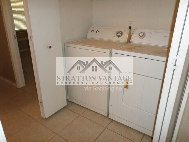 Building Photo - 7182 W Stella Ave