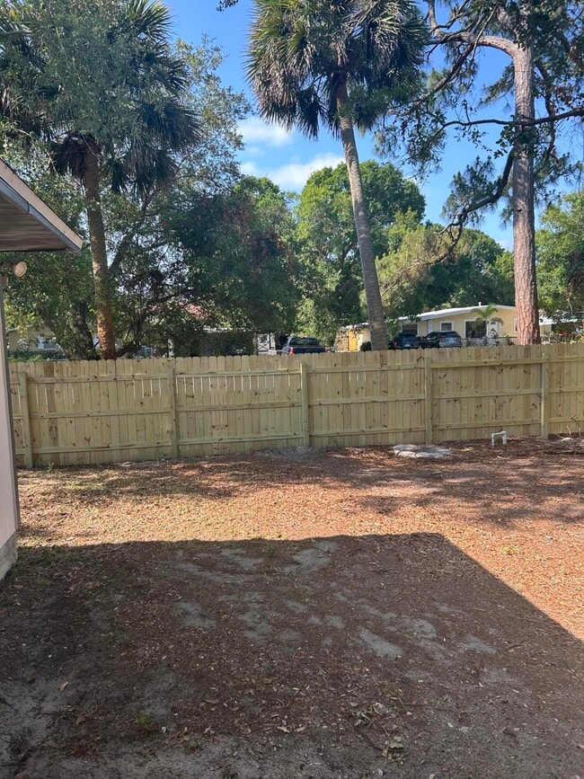 Building Photo - 5511 Green Dolphin St