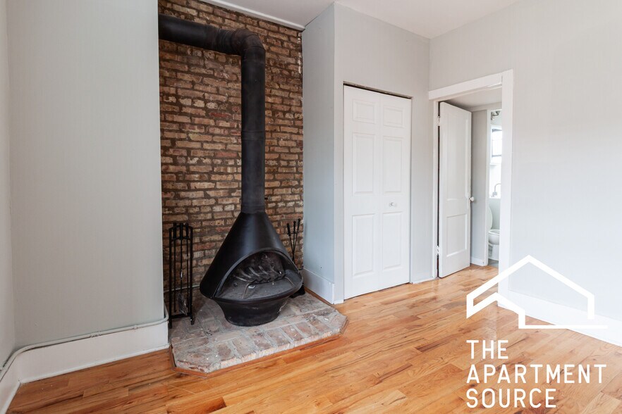 Building Photo - 3721 N Pine Grove Ave