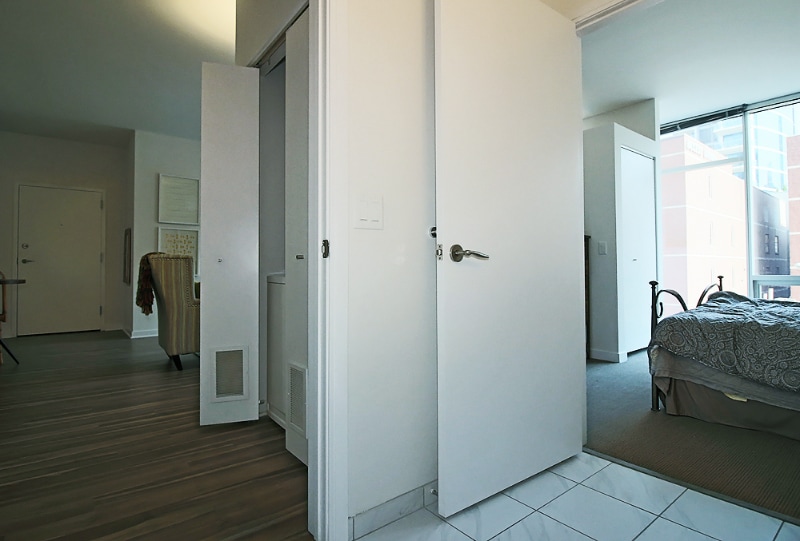 Building Photo - 798 N La Salle St