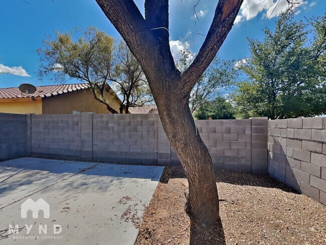 Building Photo - 550 W Kingman Dr