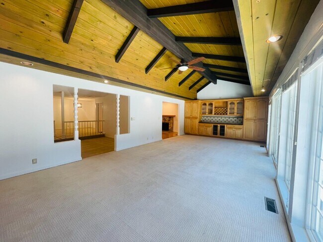 Building Photo - 1150 Stafford Dr
