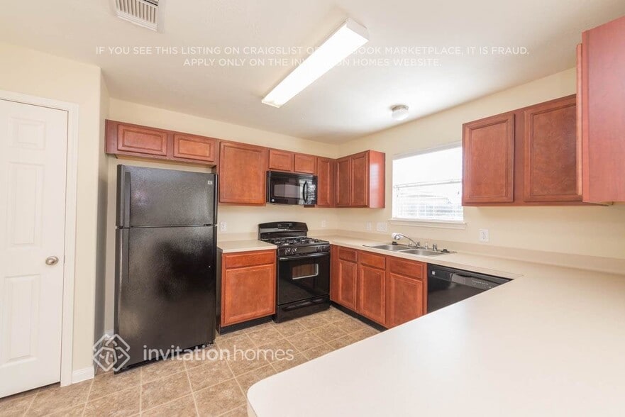 Building Photo - 6333 Mountain Pines Ln