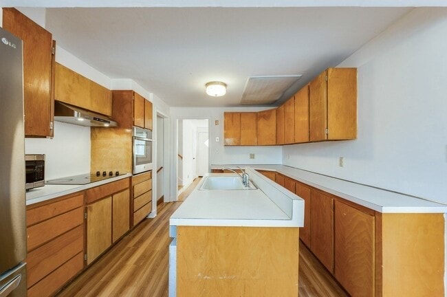 Building Photo - 250 Hudson Rd