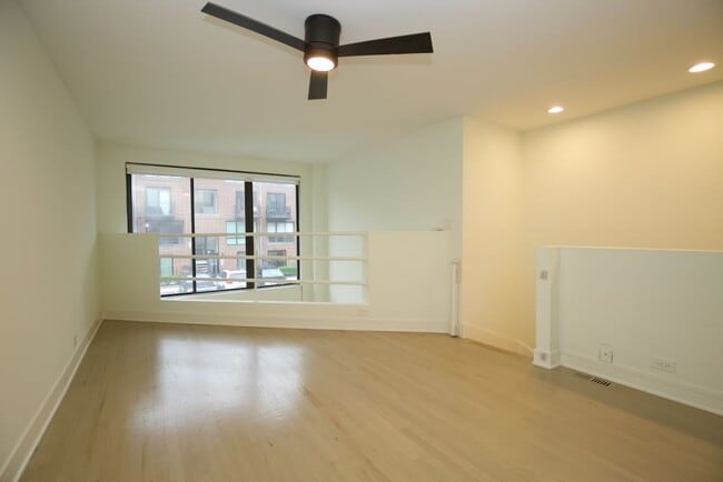 Building Photo - 949 W Grace St