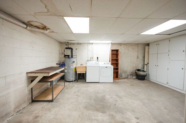 Building Photo - 1308 S Mt Joy St
