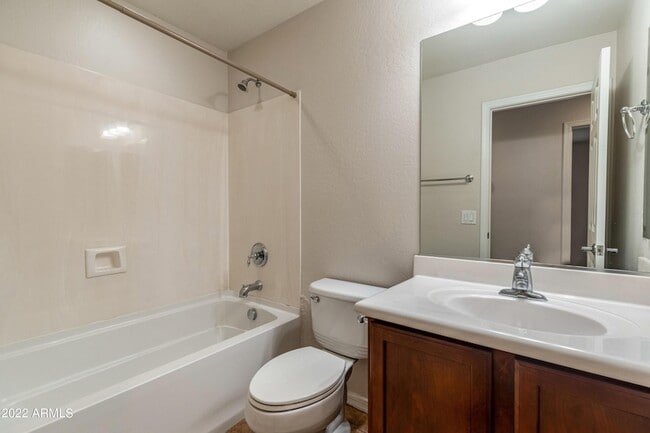 Building Photo - 3983 E Cat Balue Dr