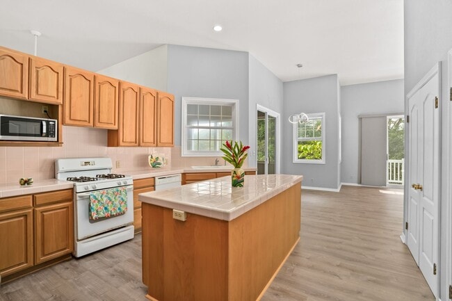 Building Photo - 4 Bedroom 3 Bath Home in Waioli Gardens
