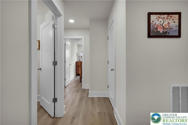 Building Photo - 221 Craig Ave