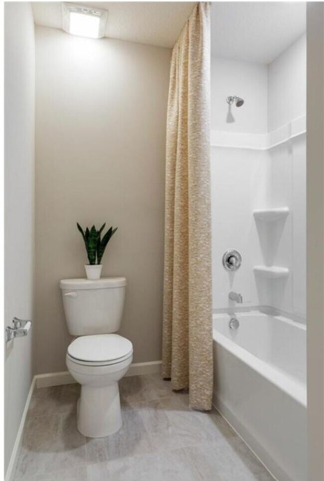 Building Photo - Sparkling 3bed 3bath in Eagan!