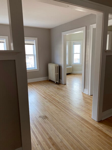 Building Photo - 117-129 N 2nd Ave E