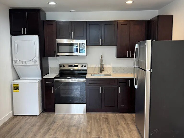 Building Photo - 1587 Claremont Pl