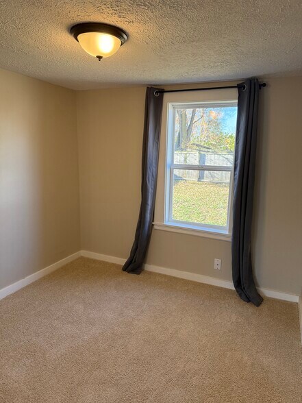 Building Photo - 509 E Mill St