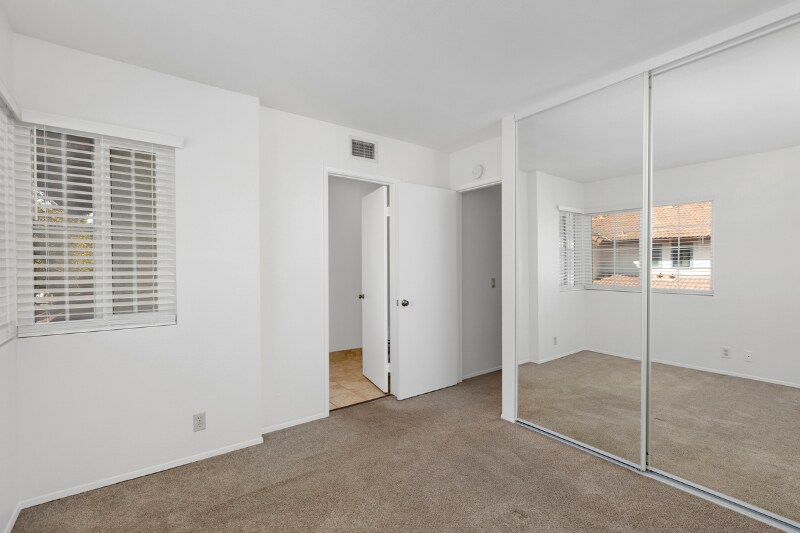 Building Photo - 7962 Mission Vista Dr