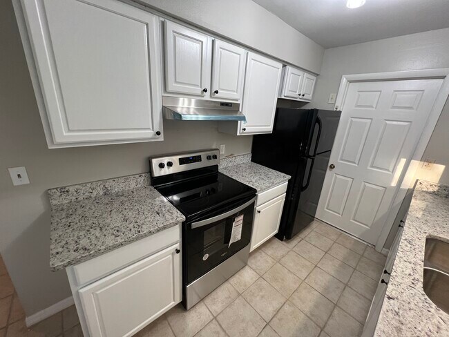 Building Photo - 4865 Darwood Dr